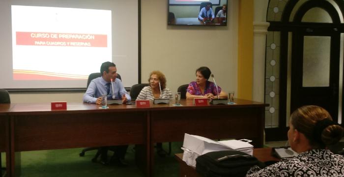Tribunal provincial imparte curso para sus directivos-3
