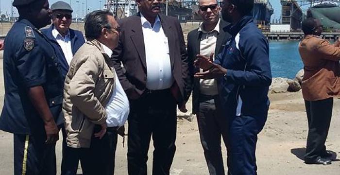 El puerto de Walvis Bay se somete actualmente a obras de ampliación El puerto de Walvis Bay se somete actualmente a obras de ampliación