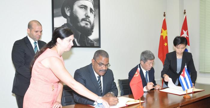 Firma del memorando de entendimiento entre el TSP de Cuba y el TPS de China Firma del memorando de entendimiento entre el TSP de Cuba y el TPS de China