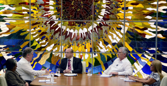 Díaz-Canel en la Mesa Redonda: Las nuevas medidas sólo tendrán éxito si el pueblo las hace suyas Díaz-Canel en la Mesa Redonda: Las nuevas medidas sólo tendrán éxito si el pueblo las hace suyas