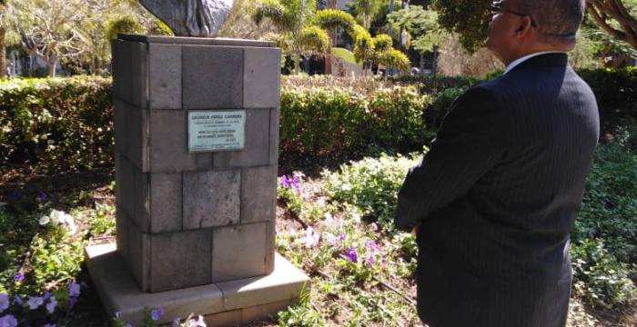 Canarias y Cuba con voluntad de reanudar cooperación judicial-2 Con motivo de la visita a este lugar, Rubén Remigio Ferro publicó en Twitter: “En Tenerife, Islas Canarias, rendí tributo a Doña Leonor Pérez, madre de nuestro Apóstol José Martí, ante el busto que perpetúa su memoria en el parque García Sanabria de la ciudad de Santa Cruz. @ConsCubaCanaria @CubaMINREX”. Foto: Cortesía de delegación cubana en Islas Canarias