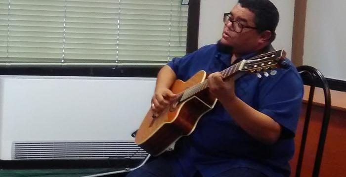 Eduardo Sosa canta a las madres del TSP Eduardo Sosa canta a las madres del TSP