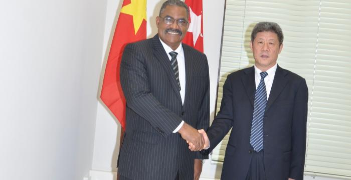 Sistemas judiciales de Cuba y China fortalecen cooperación.