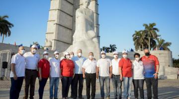¡Felicidades trabajadores! Es monumental lo hecho para sobrevivir a la pandemia bajo bloqueo reforzado y, aun así, avanzar. Foto: Estudios Revolución