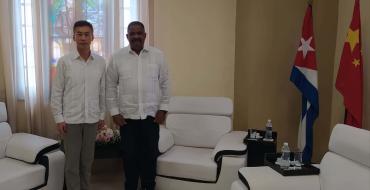 Visita del Embajador de China en Cuba