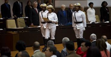 Para aprobar nuestra actual Carta Magna, la asamblea constituyente se extendió a millones de cubanos, cuyos análisis y propuestas modificaron casi el 60 % del articulado del proyecto inicial. Eso es participación popular y democracia pura, pero de ello poco se habla en el mundo. Foto: Juvenal Balán