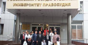 Delegación de jueces cubanos se supera en la Universidad Estatal Rusa de Justicia. Foto: Cortesía de los delegados.