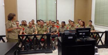 Los jóvenes fueron recibidos por la presidenta de la Sala de lo Militar.