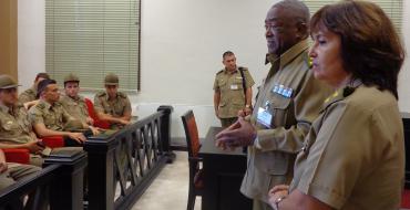 Visita de jóvenes jueces militares-1