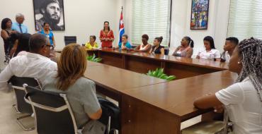 Estudiantes de secretariado se reincorporan al TSP-1
