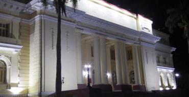 Vista nocturna de la sede del Tribunal Provincial Popular de Villa Clara-Periódico Granma