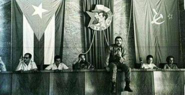  Todo joven comunista debe ser esencialmente humano, «ser tan humano que se acerque a lo mejor de lo humano, purificar lo mejor del hombre por medio del trabajo, del estudio, del ejercicio de la solidaridad continuada con el pueblo y con todos los pueblos del mundo...». Foto: Archivo de Granma 
