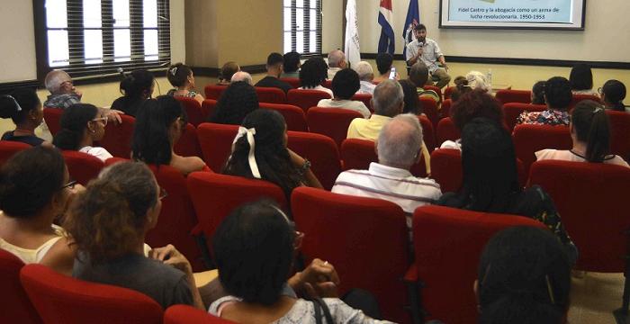 Conferencia de Abel Aguilera Vega