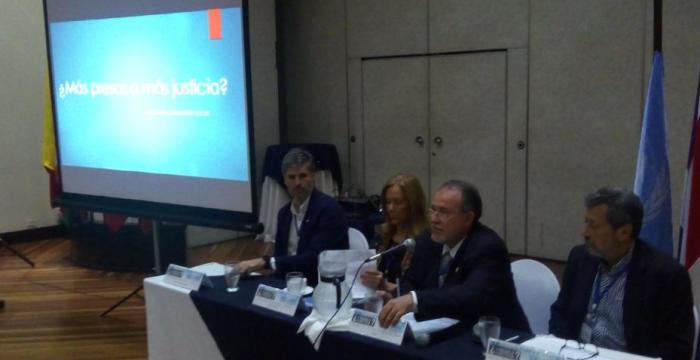 Juristas latinoamericanos debaten sobre justicia y sistema penitenciario-4