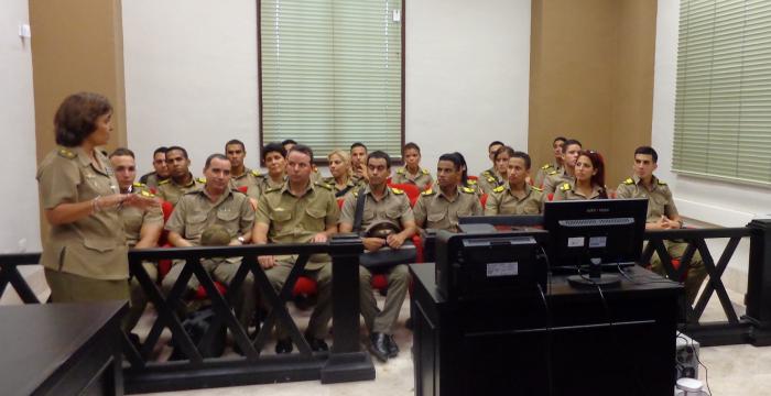 Los jóvenes fueron recibidos por la presidenta de la Sala de lo Militar. Los jóvenes fueron recibidos por la presidenta de la Sala de lo Militar.