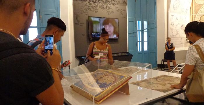 Jóvenes del Tribunal Supremo Popular visitan museo interactivo-3