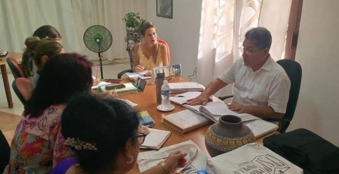 Cordial, abierto, en familia, el contacto deja muy favorable saldo para profesionales de provincias y municipios. Cordial, abierto, en familia, el contacto deja muy favorable saldo para profesionales de provincias y municipios.