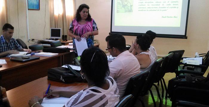 Sesiona taller de dirección y administración de justicia en Cienfuegos-1
