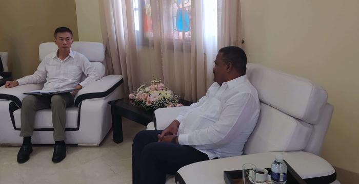 Visita del Embajador de China en Cuba