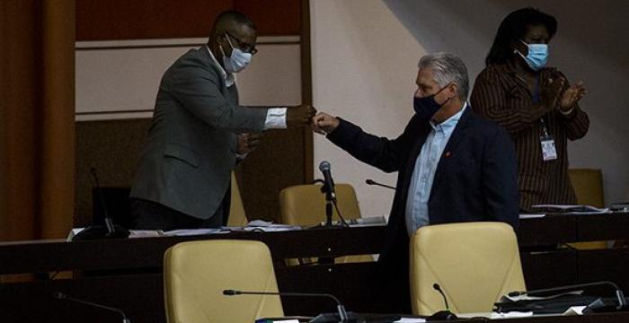 ANPP_6 Llegada del presidente cubano Miguel Díaz-Canel al plenario. Foto: Irene Pérez/ Cubadebate.