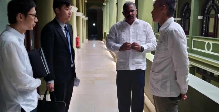Visita del Embajador de China en Cuba
