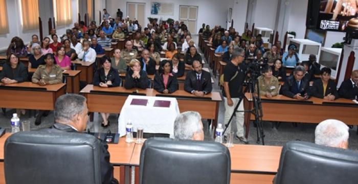 Acto de toma de posesión de los jueces legos del Tribunal Supremo Popular.